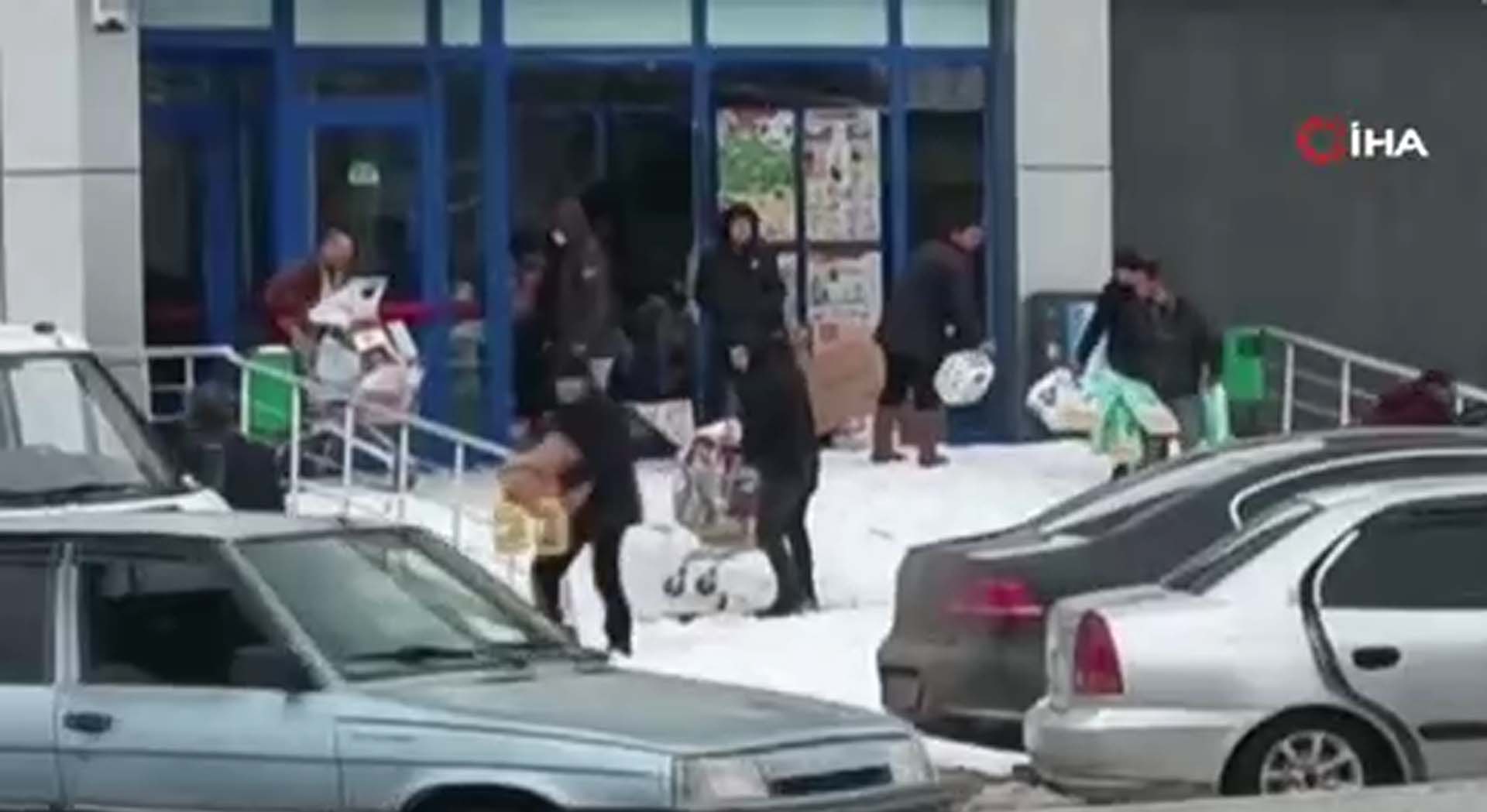 İnsanlığın öldüğü görüntüler! Kahramanmaraş Elbistan'da marketler yağmalandı