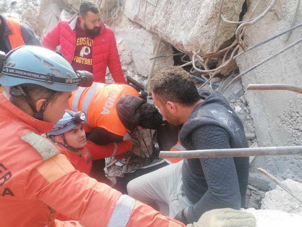 TTK Kandilli ekibi Hatay'da görev yapıyor: 8 kişiyi enkazdan sağ olarak çıkardılar