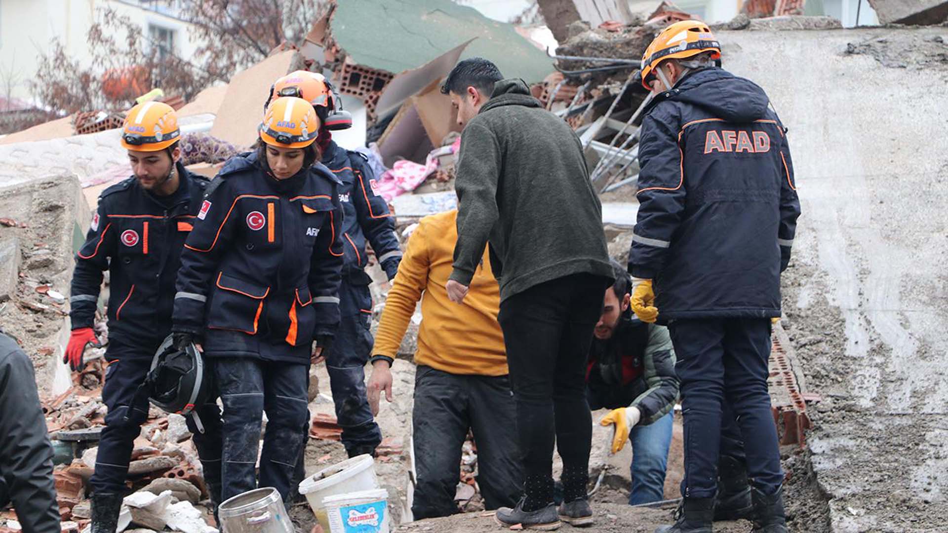 Deprem bölgesinden ayrılacaklar dikkat! AFAD, tahliye alanlarının adreslerini açıkladı