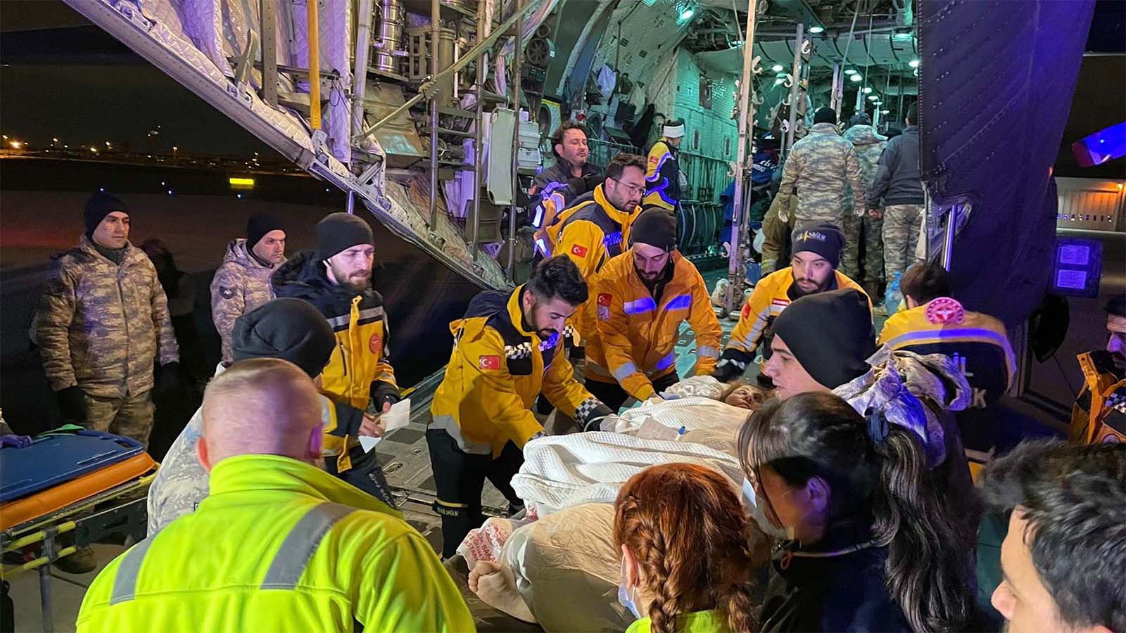 Yaralılar askeri kargo uçakları ile İstanbul'a getirildi!