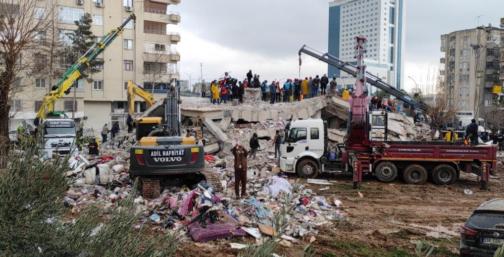 Şanlıurfa’da yıkılan binalar soruşturmasında gözaltı kararı verilmişti! 3’ü enkaz altında kalarak öldü