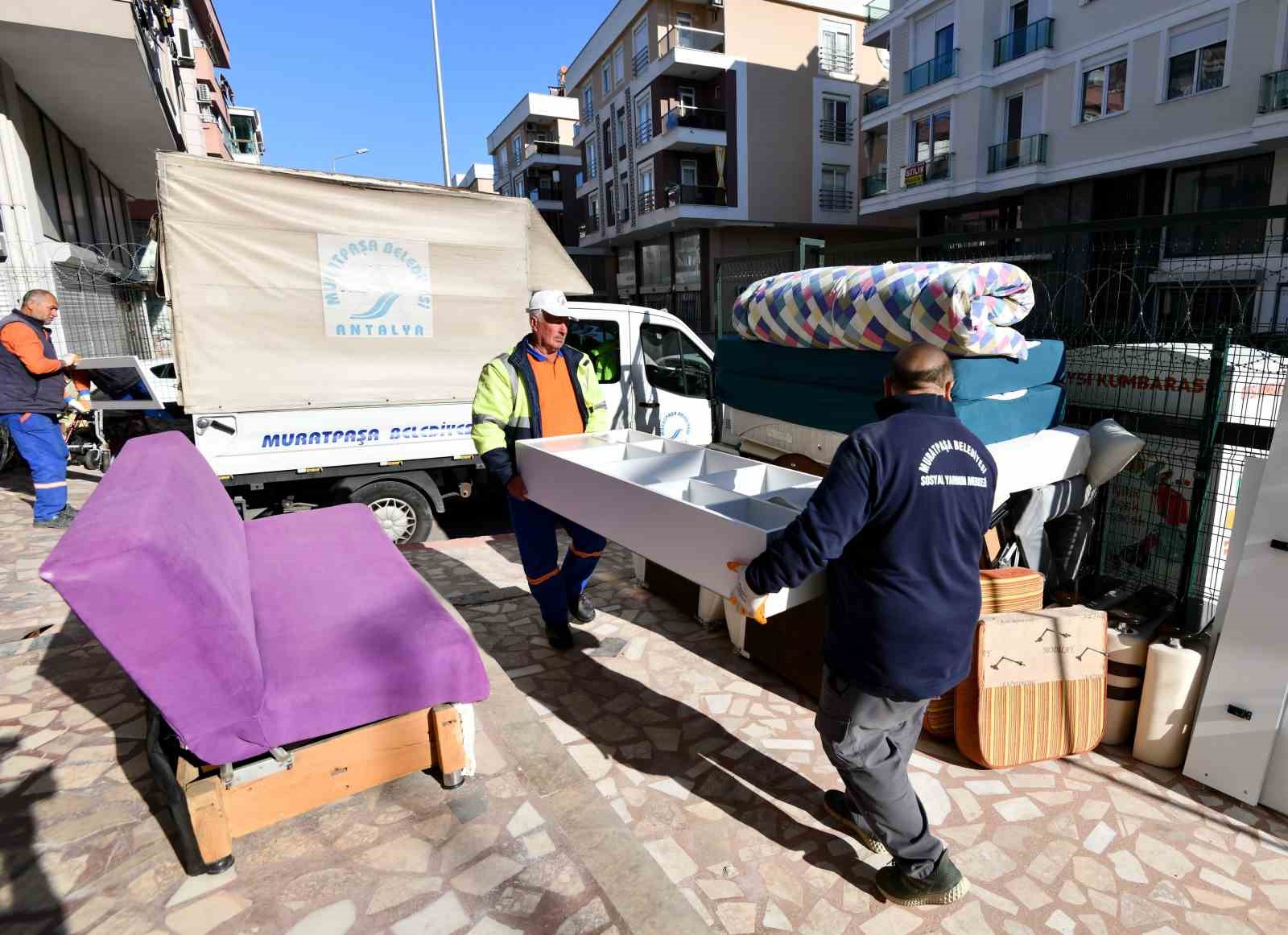 Muratpaşa belediyesi kente gelen depremzedeler için ev eşyası ücretsiz mağaza yardım kampanyası başlattı