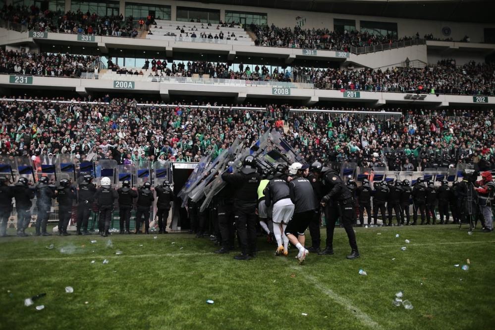 Yeşil-beyazlı takım PFDK’ya sevk edilmişti! Bursaspor’a 9 maç seyircisiz oynama cezası