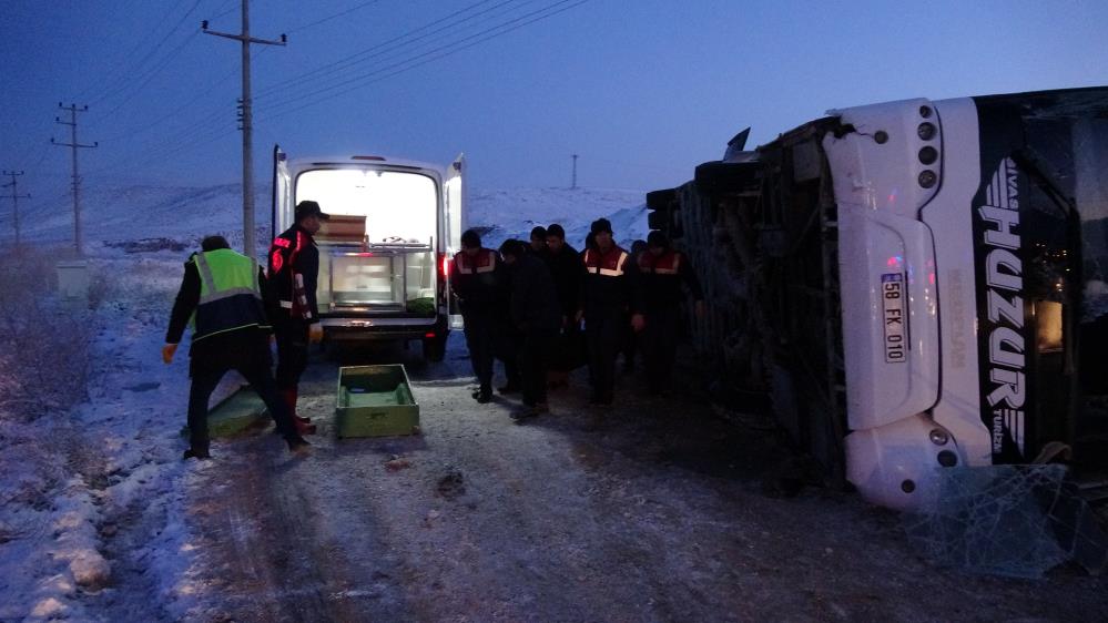 Yozgat'ta yolcu otobüsü devrildi: Ölü ve yaralılar var