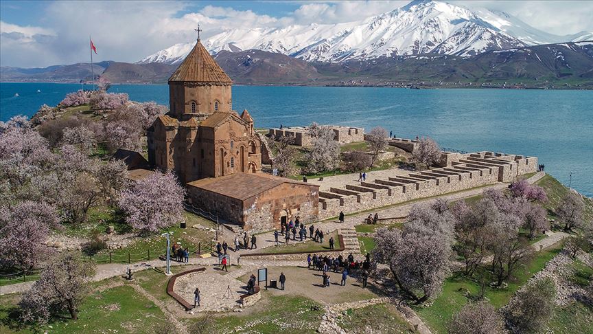 Van Kültür ve Turizm İl Müdürlüğü, Akdamar Adasını Müzekart ile daha uygun fiyata ziyaret edileceğini açıkladı