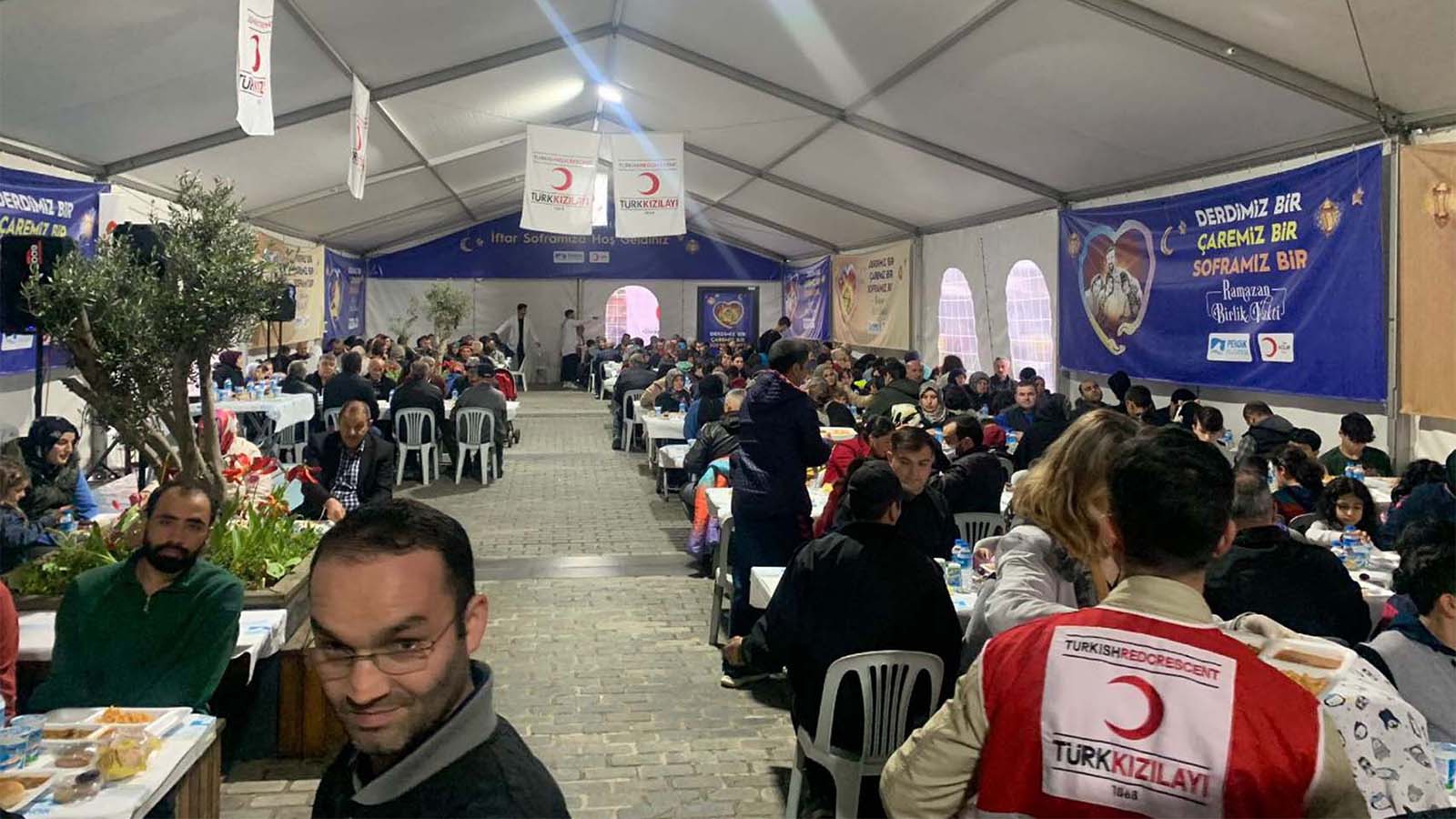 Pendik Kızılay çadırında Ramazan boyunca 2000 kişiye iftar