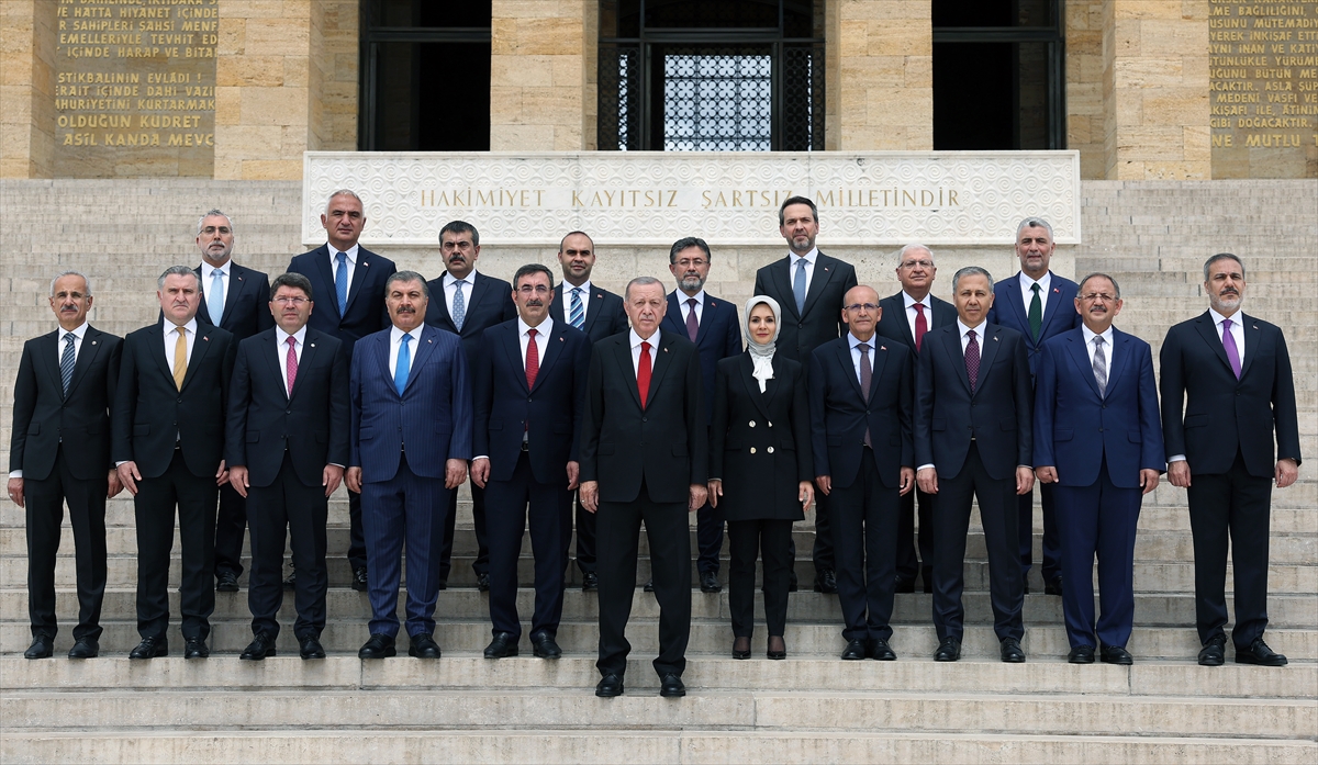 Cumhurbaşkanlığı kabinesi ilk kez bir araya gelerek birliktelik mesajı verdi