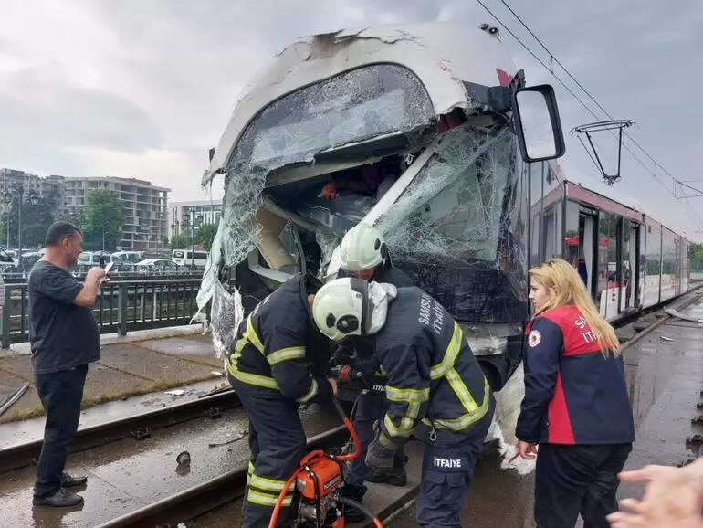 Samsunda iki tramvay çarpıştı, çok sayıda polis ve itfaiye olay yerine intikal etti