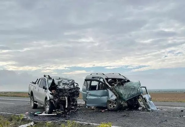 Konya'da korkunç kaza! İki kamyonet kafa kafaya çarpıştı, 4 kişi hayatını kaybetti!