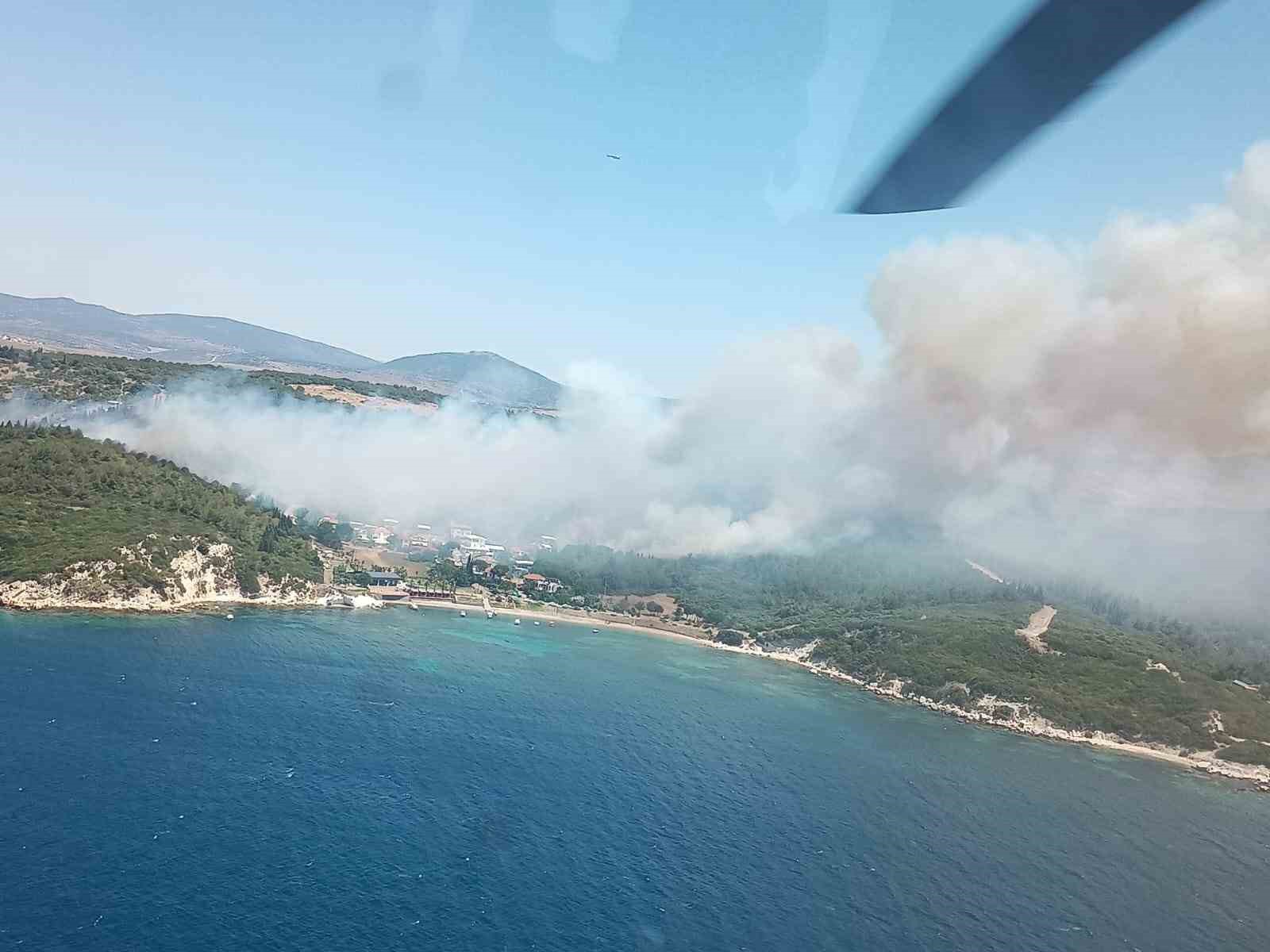 İzmir’in iki ilçesinde aynı anda orman yangını! Vatandaşlar tahliye ediliyor!