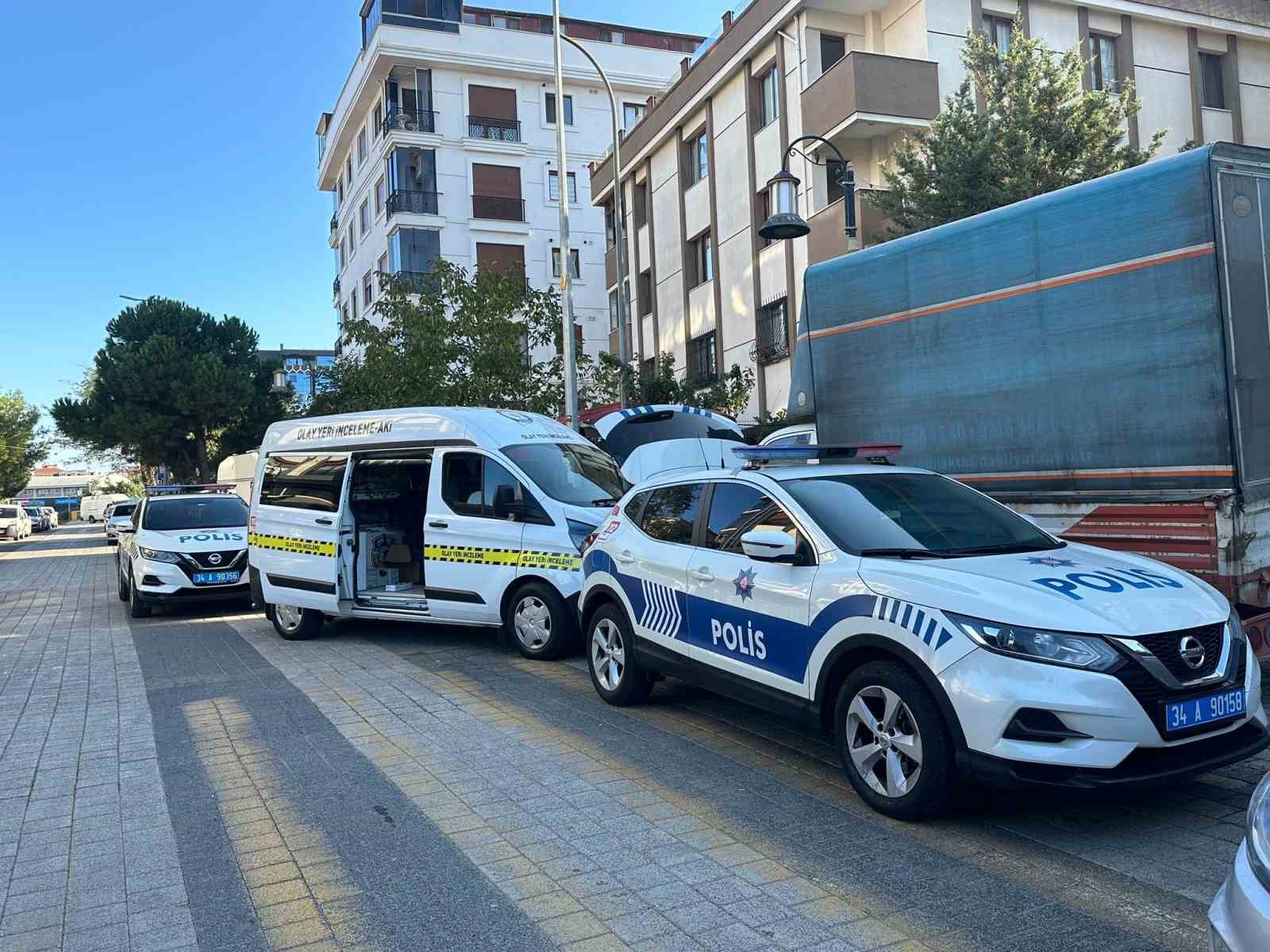 Maltepe'de bacanakların kavgası kanlı bitti! 8 kurşunla yaralanan şahıs, hastaneye yetişemeden öldü!