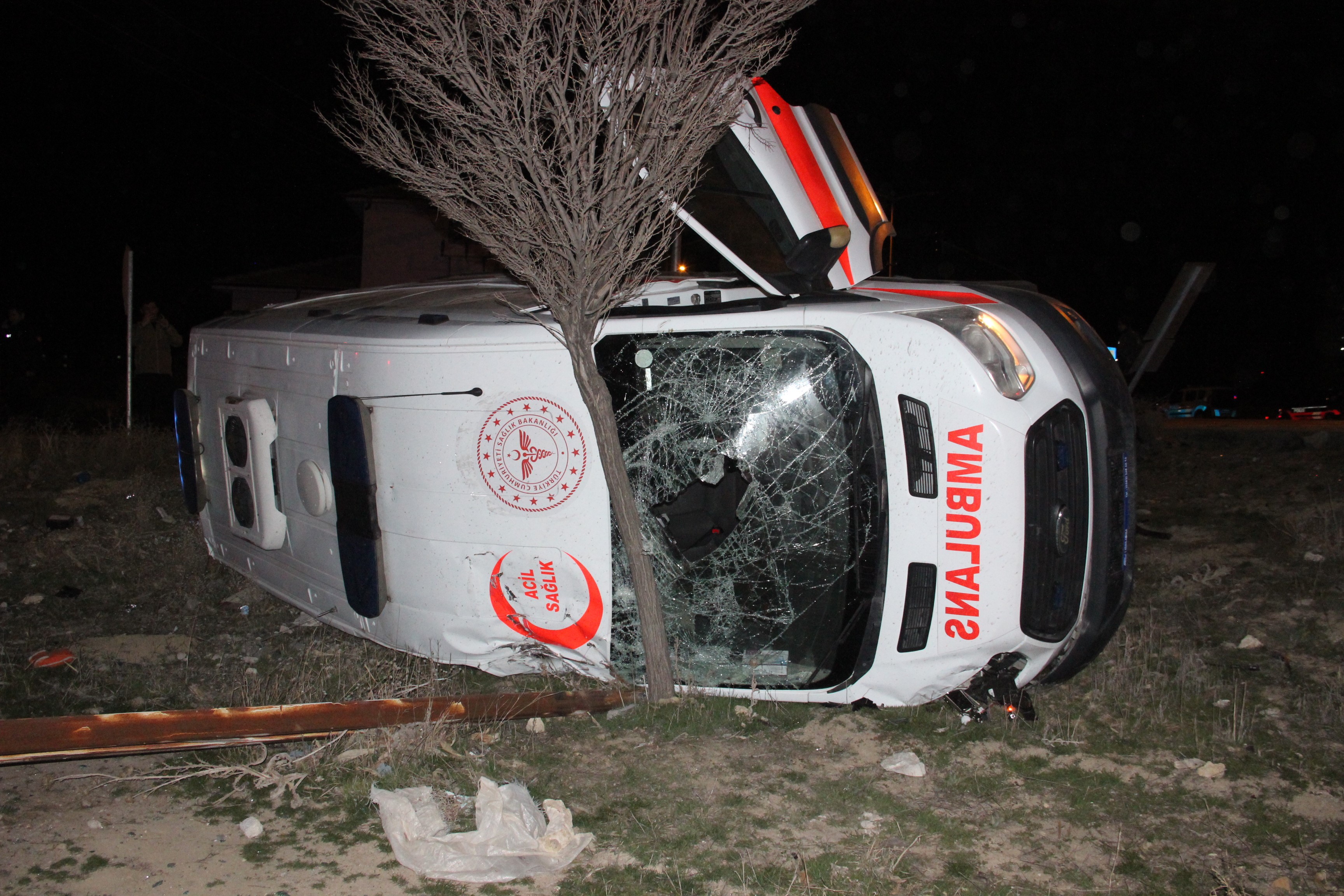 Karaman’da feci kaza! Hastaya yetişmeye çalışan ambulans, otomobil ile çarpıştı! Çok sayıda yaralı var!