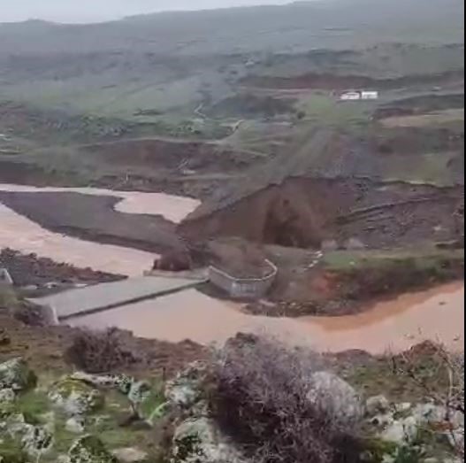 Siverek’te şiddetli yağış, sulama barajını patlattı! Taşkın akan su köprüleri yıktı geçti!