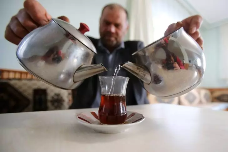 Çay tiryakileri bunları sakın yapmayın! Çay nasıl içilmeli, çayın sağlığa zararı ve yararları nelerdir?