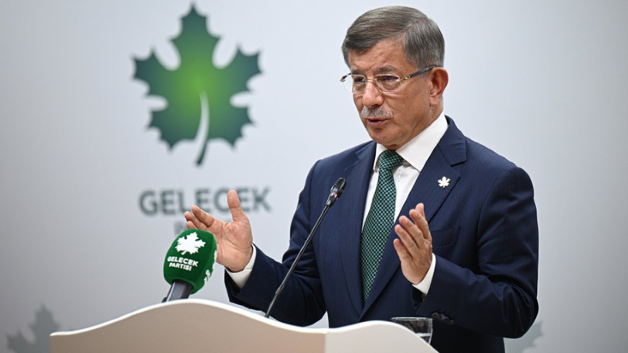 Ahmet Davutoğlu'ndan çok konuşulacak açıklama! 'İstesek Türkiye'de siyasi denklemi bir hamlede değiştiririz'