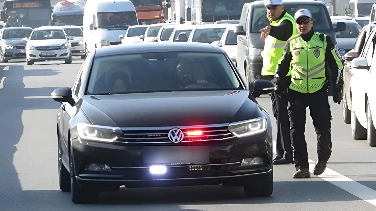 Usulsüz çakar kullanan sürücüler mercek altında: 10 bin 444 sürücü hakkında işlem yapıldı!