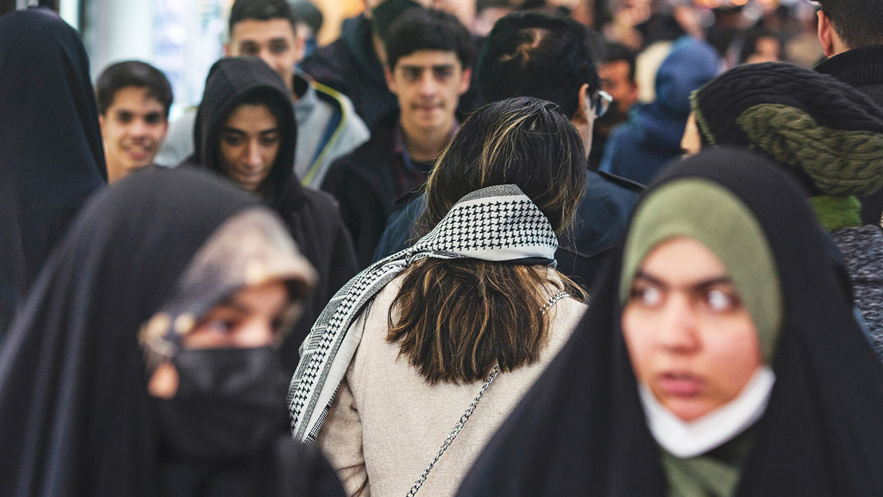 İran'da "Tesettür Yasası" tartışmalara neden oldu: Uymayanlara hapis ve para cezası!