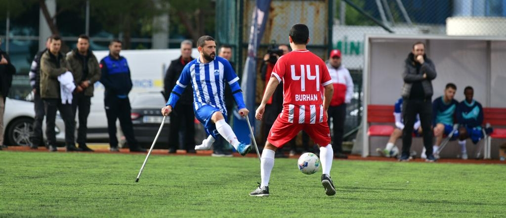 Pendik Belediyesi'nden “3 Aralık Dünya Engelliler Günü”ne özel futbol maçı