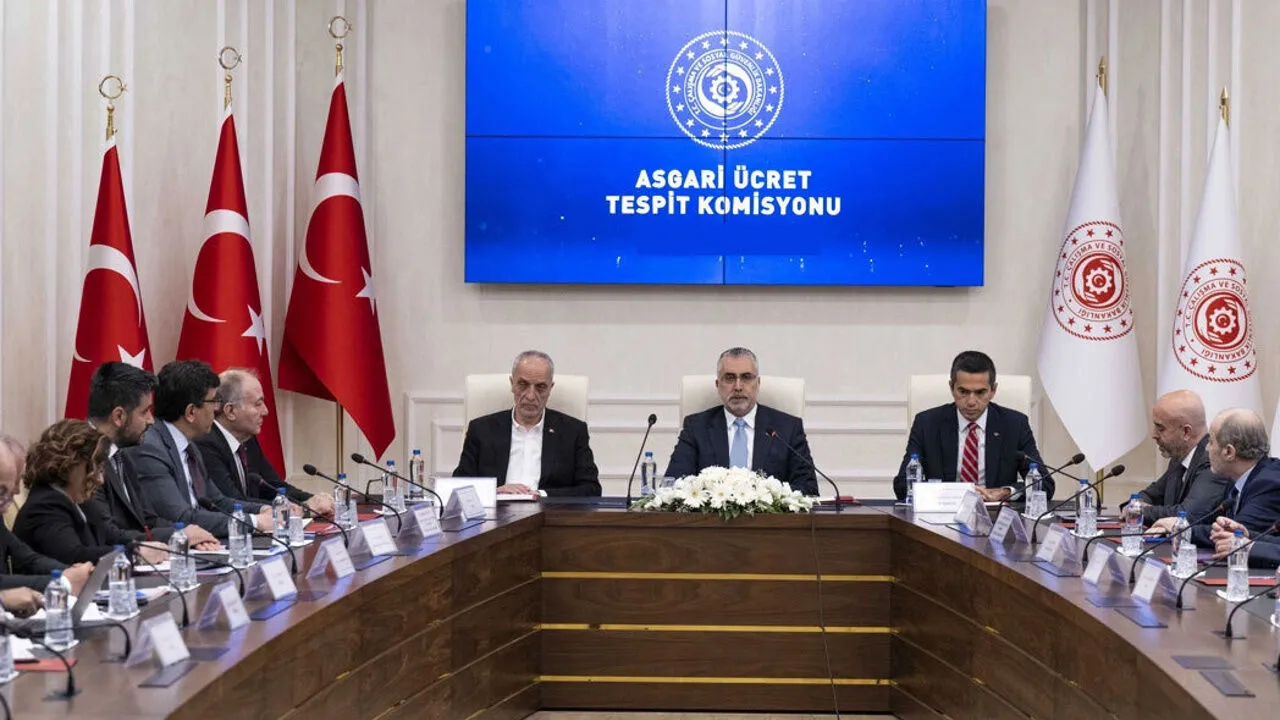 Asgari ücret zam pazarlığı başlıyor! İşte masada konuşulacak en düşük ve en yüksek asgari ücret zam oranı