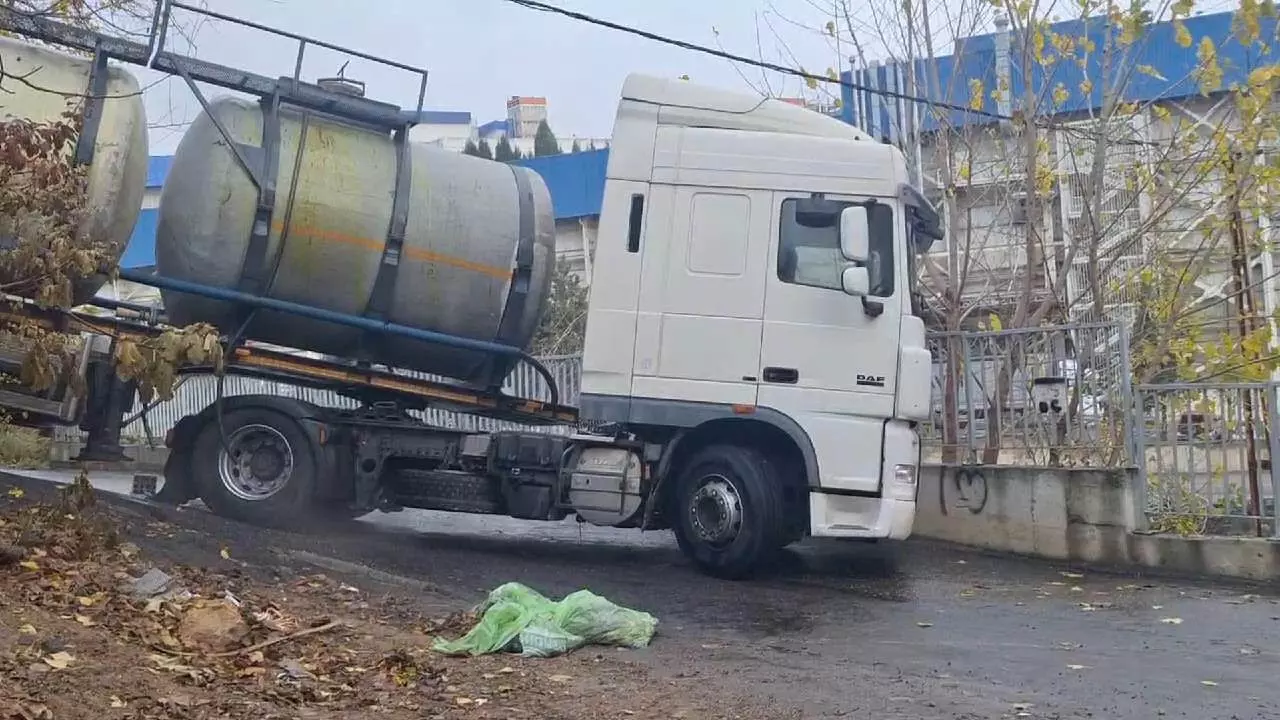 İstanbul Pendik'te kimyasal madde alarmı! Kaza yapan tankerden sızan sıvı tehlike saçtı!