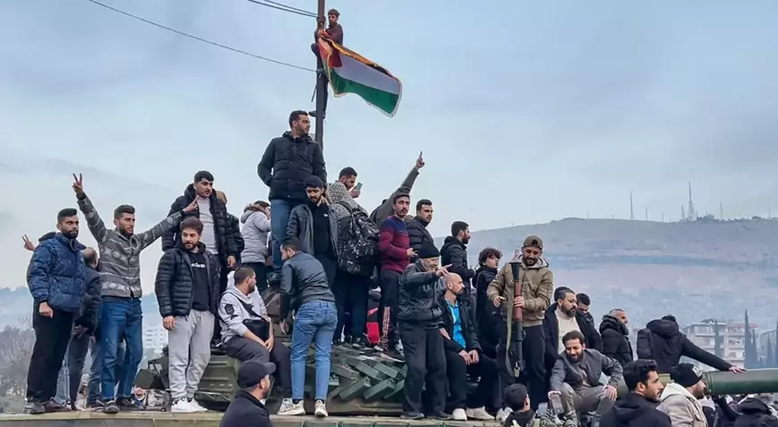 61 yıllık Baas rejimi çöktü! Suriye'de söz halkın 8 Aralık gazete manşetleri