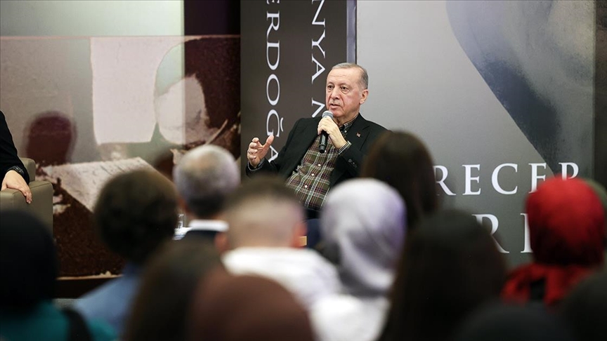 Erdoğan, üniversite öğrencileriyle bir araya geldi: 2025'te 3 bin liraya çıkarılacağını açıkladı