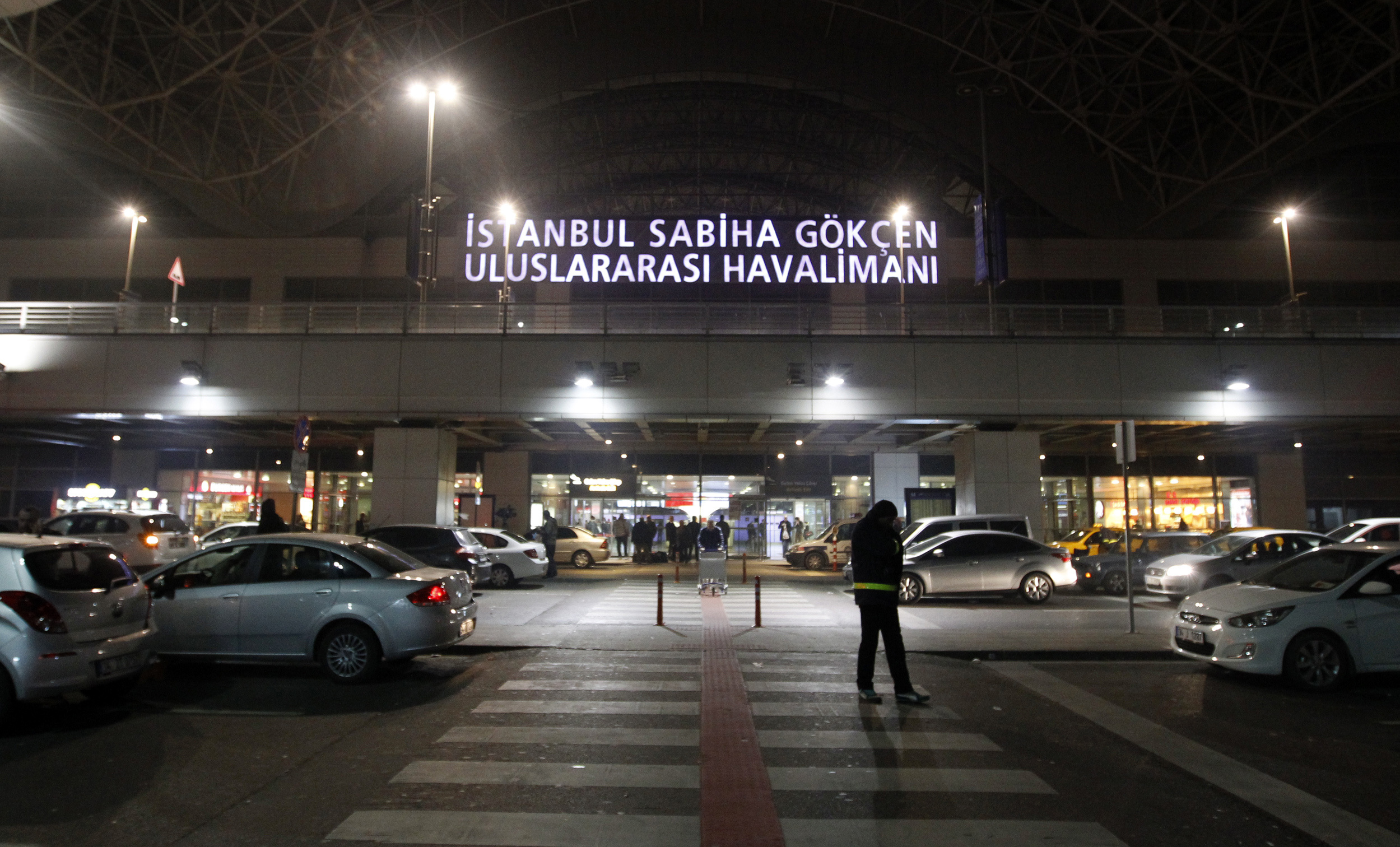 Sabiha Gökçen Havalimanı'nda uyuşturucu operasyonu: Midesinden uyuşturucu dolu kapsüller çıkan zanlı tutuklandı!