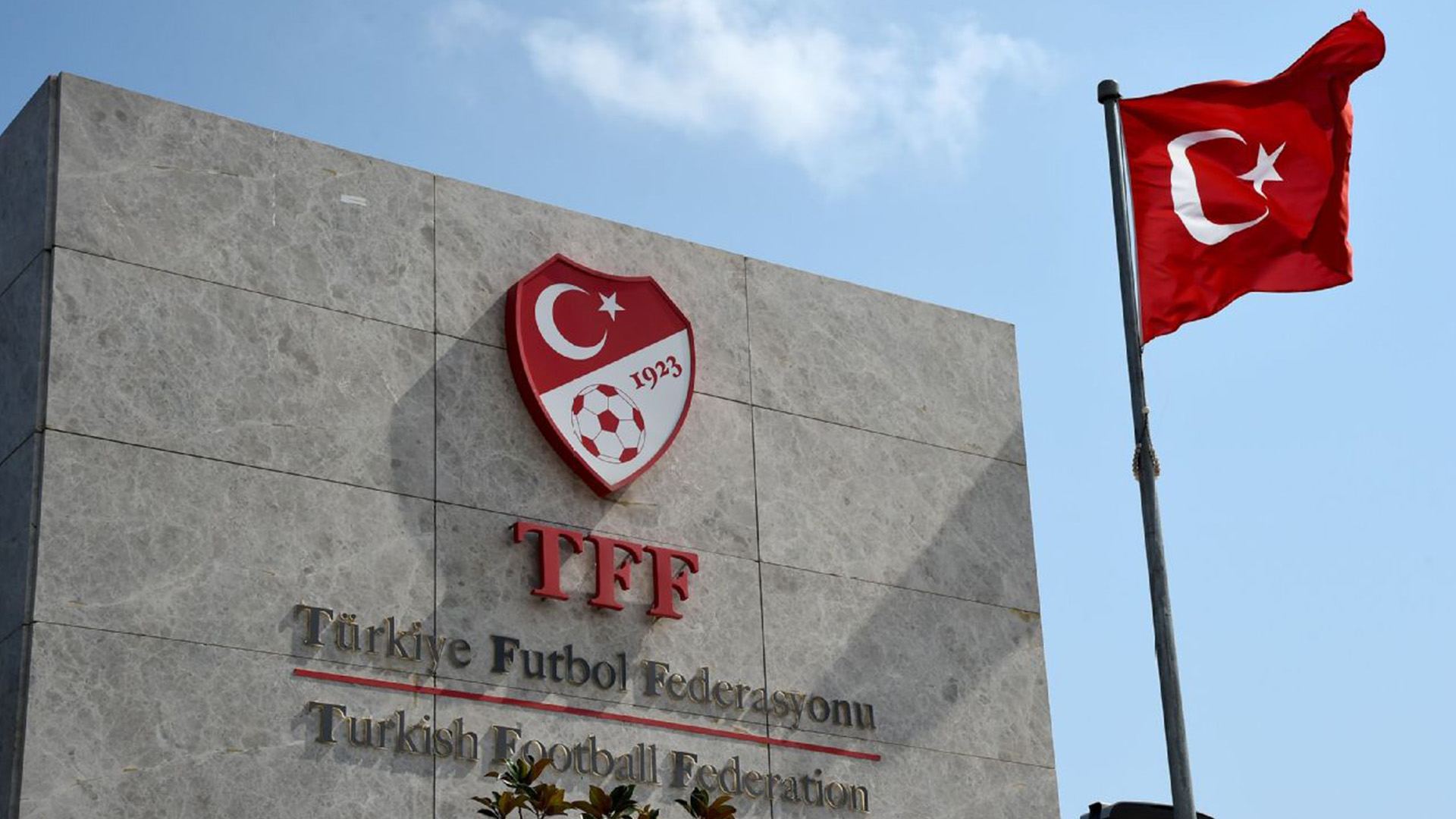 TFF'den önemli karar: Yabancı hakemler görevlendirilecek!