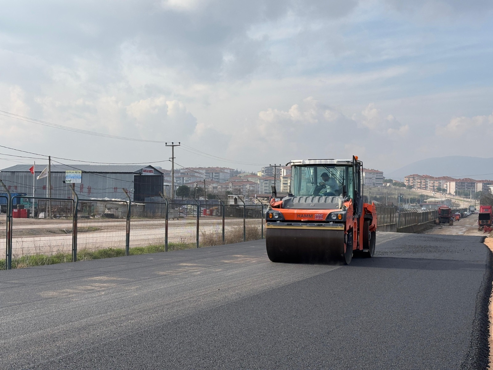 Balıkesir, Gönen’de sanayi esnafının yol çilesi bitti