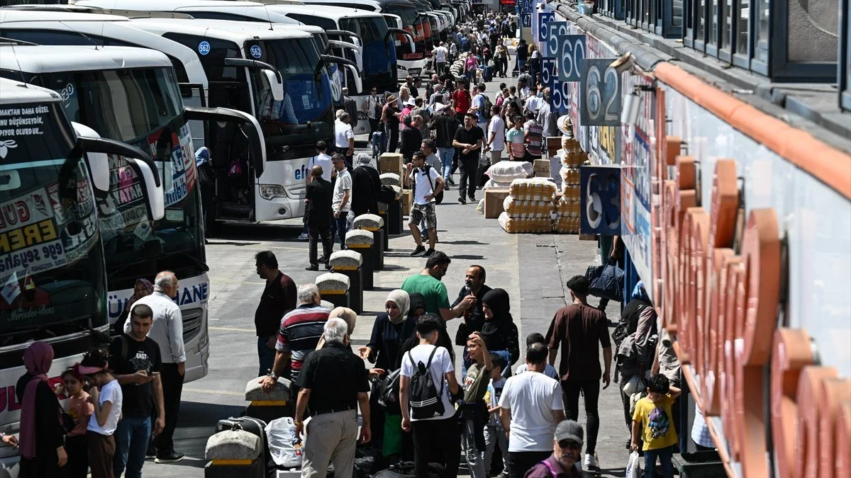 Deprem fırsatçıları utanmadı: Konut ve otobüs bileti fiyatları tavan yaptı!