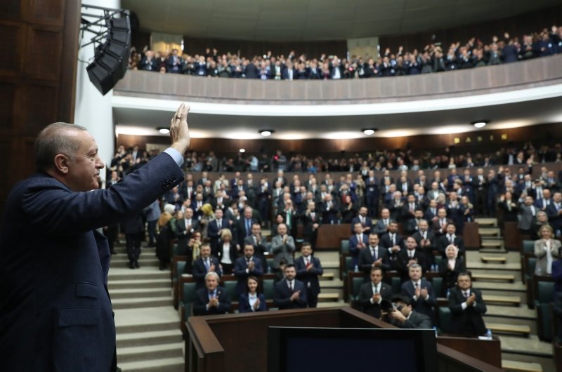 O, partideki isim AK Parti'ye geçiyor: Rozetini bizzat Erdoğan takacak!