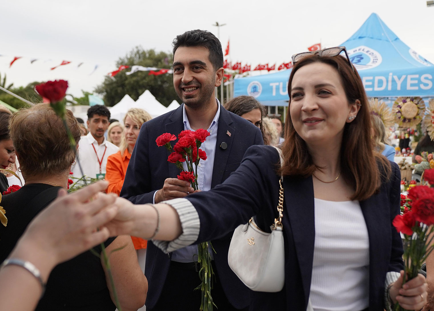 Tuzla'da anneler günü kadın emeği ile taçlandırıldı