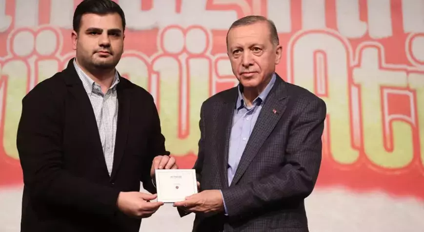 AK Partili Eyyüp Kadir İnan, masadaki son seçim anketini açıkladı: Hedefimiz daha yüksek rakamlara ulaşmak