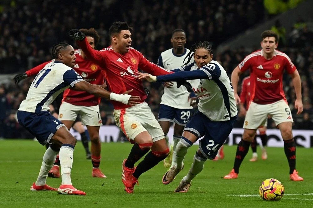 Futbolseverlerin sabırsızlıkla beklediği maç şifresiz yayınlanacak: Manchester United -Tottenham maçı hangi kanalda, saat kaçta?