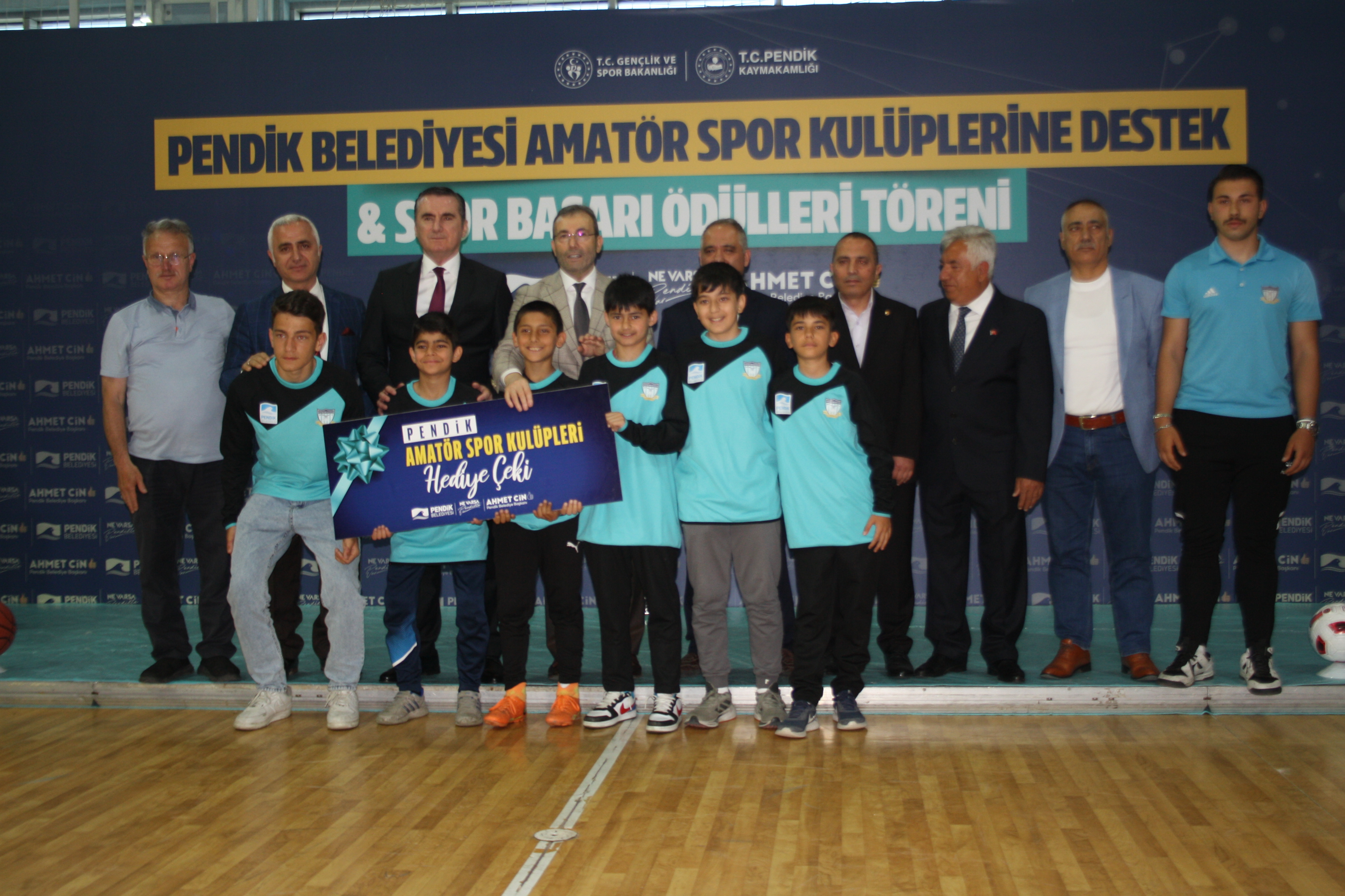 Pendik Belediyesi’nden Amatör Spor Kulüplerine Nakti ve Malzeme yardım Desteği