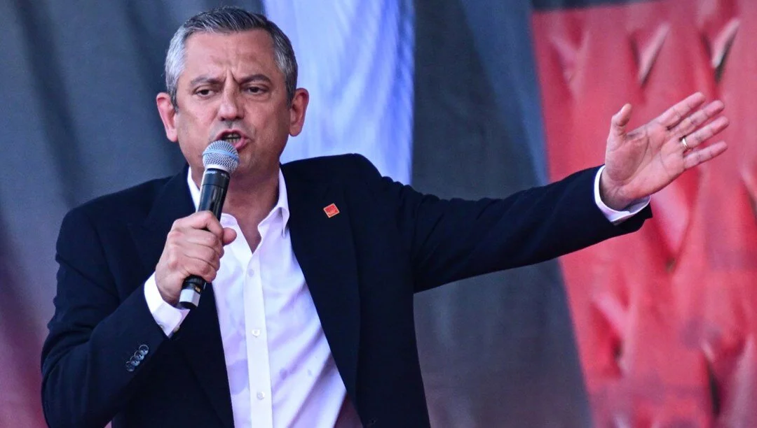 CHP lideri Özel, net konuştu: Belediye ve işçilerin arasında tarafını seçti!