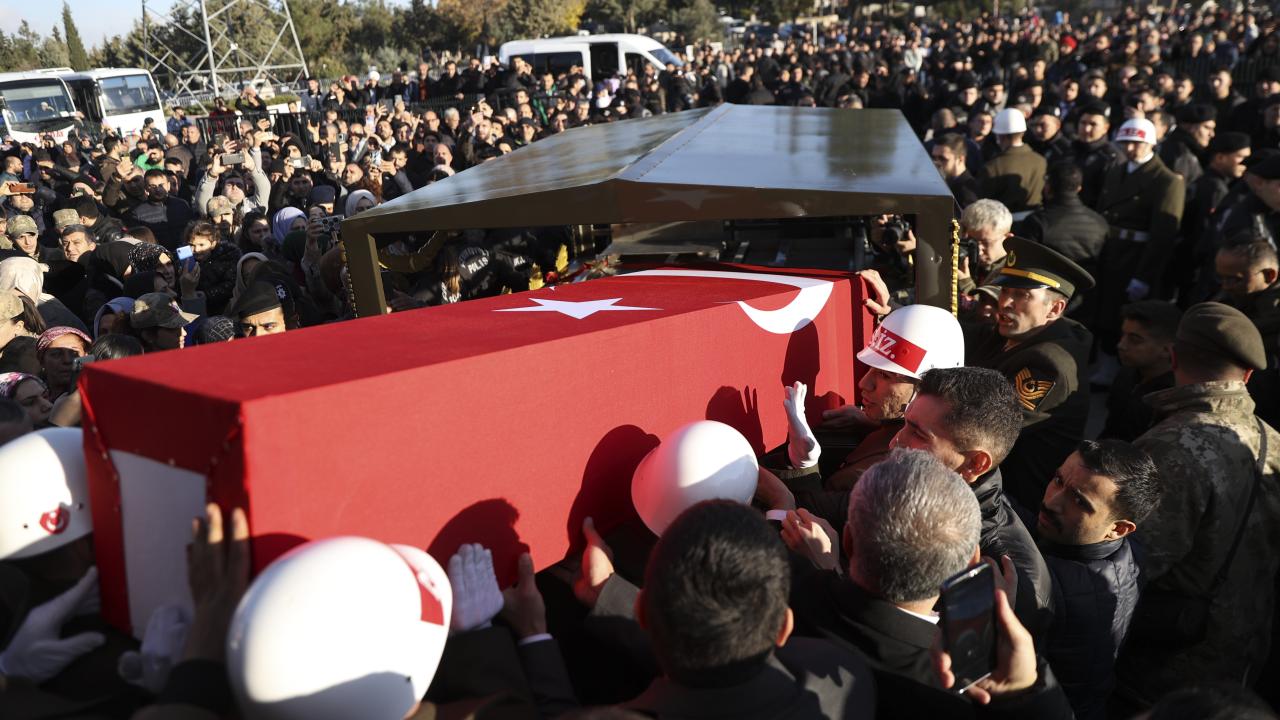 Son dakika... Türkiye 12 şehidini son yolculuğuna uğurluyor
