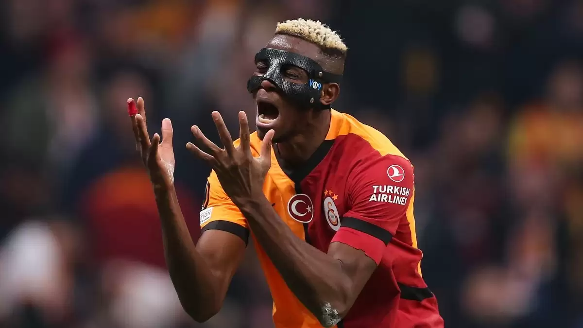 Galatasaray'da transfer krizi: Osimhen kararsızlığı yönetimi ikiye böldü!