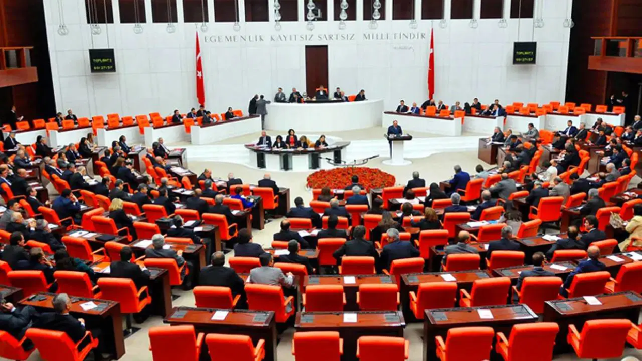 Kulislerde neler oluyor? İki vekil CHP'ye geçiyor, TBMM'de şuan hangi partiden kaç vekil var?