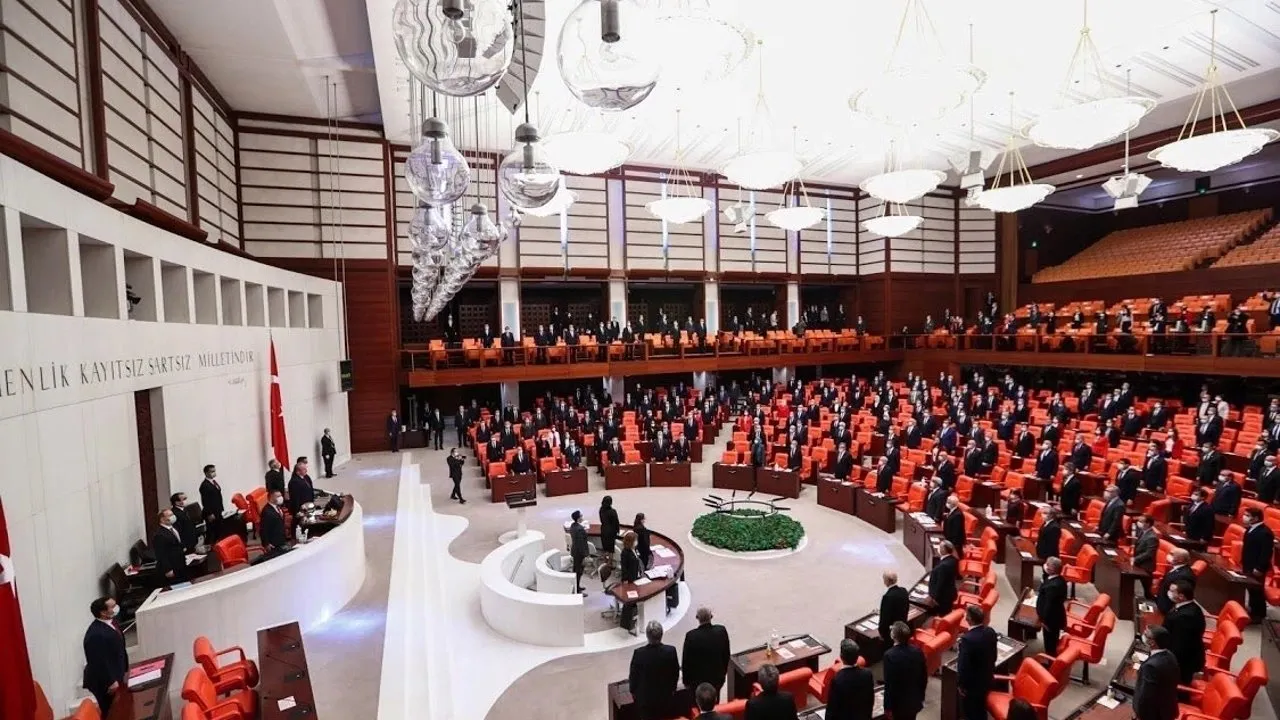 Karar Resmi Gazete'de yayımlandı: TBMM'de 70 günlük tatil başladı!