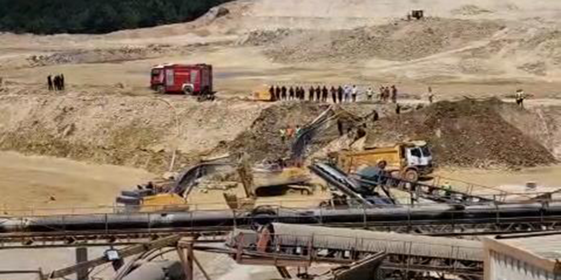 Son dakika! Çatalca'da kum ocağında göçük meydana geldi: 2 kişi mahsur kaldı!