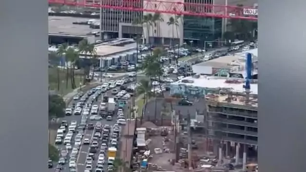 Rusya depremi sonrası Hawaii'de Tsunami uyarısı: Büyük kaçış trafiği kilitledi!