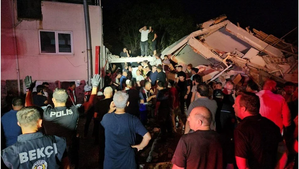 Türkiye 6.1 Sındırgı depremiyle sarsıldı: İşte depreme ilişkin son dakika bilgileri ve görüntüleri