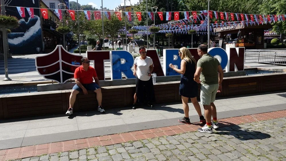 TÜİK'in en mutsuz şehir Trabzon açıklaması kızdırdı! Trabzon'da mutlu olmayan delidir, hangi Trabzonluya sordunuz?