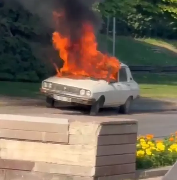 "Terörsüz Türkiye" komisyon günü dikkat çeken olay: TBMM önünde beyaz Torosu yakan şüpheli yakalandı!