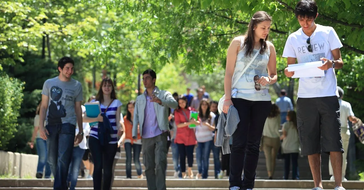 YÖK o tarihleri açıkladı: İşte 2025 üniversite kayıt tarihleri ve e-kayıt işlemleri!