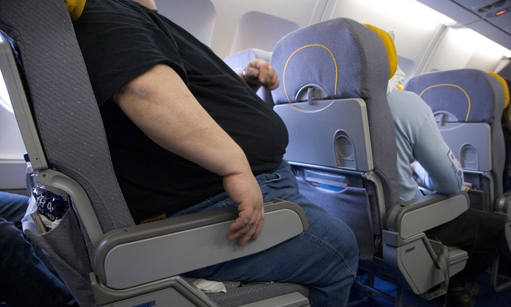 Kilolu yolculara kötü haber: Artık iki koltuk ücreti ödenecek!