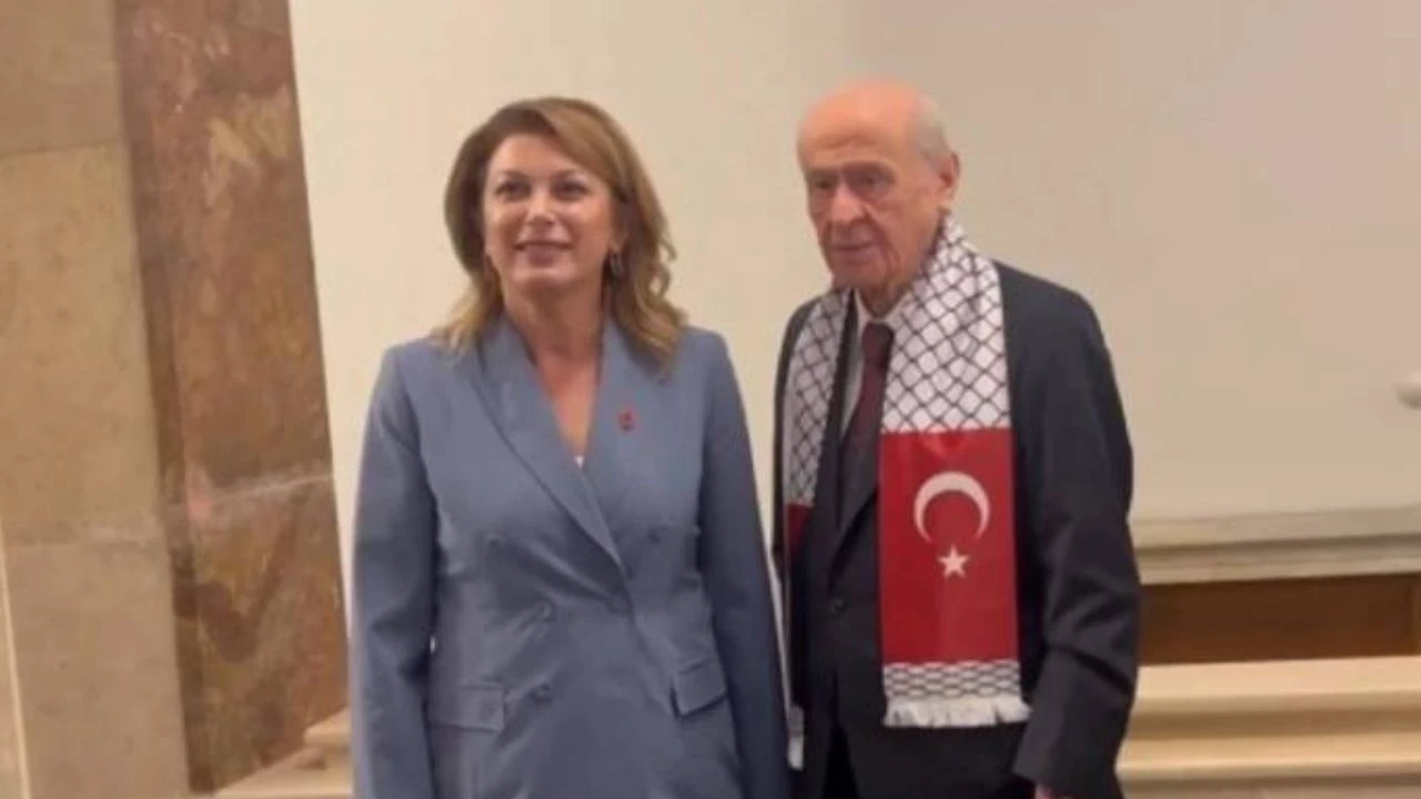 Meclis kulisinde Devlet Bahçeli ile Asu Kaya yan yana geldi: CHP'liler kıyameti kopardı!