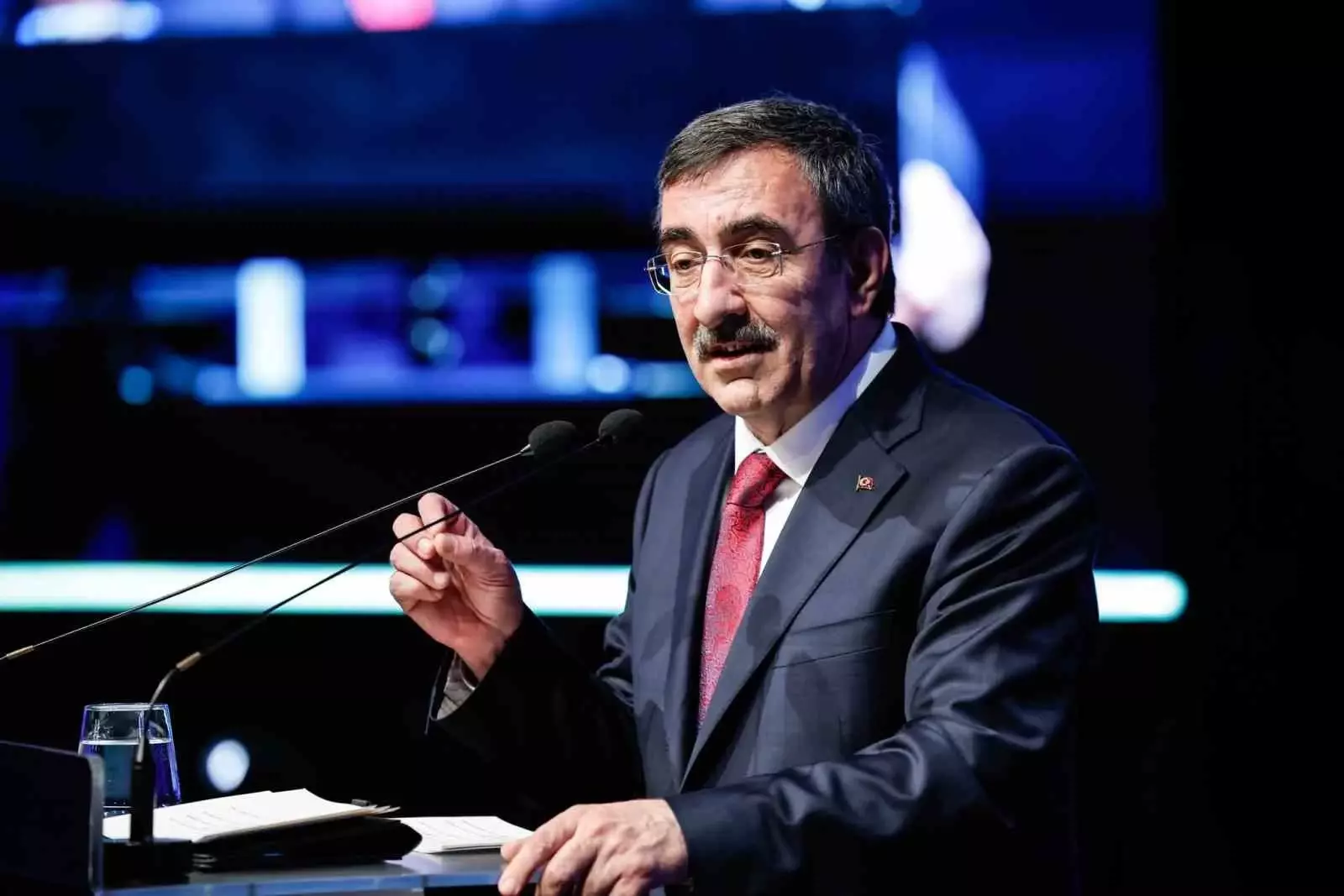 Cumhurbaşkanı Yardımcısı Cevdet Yılmaz'dan dikkat çeken açıklama: Enflasyon 2027'de tek haneye düşecek!