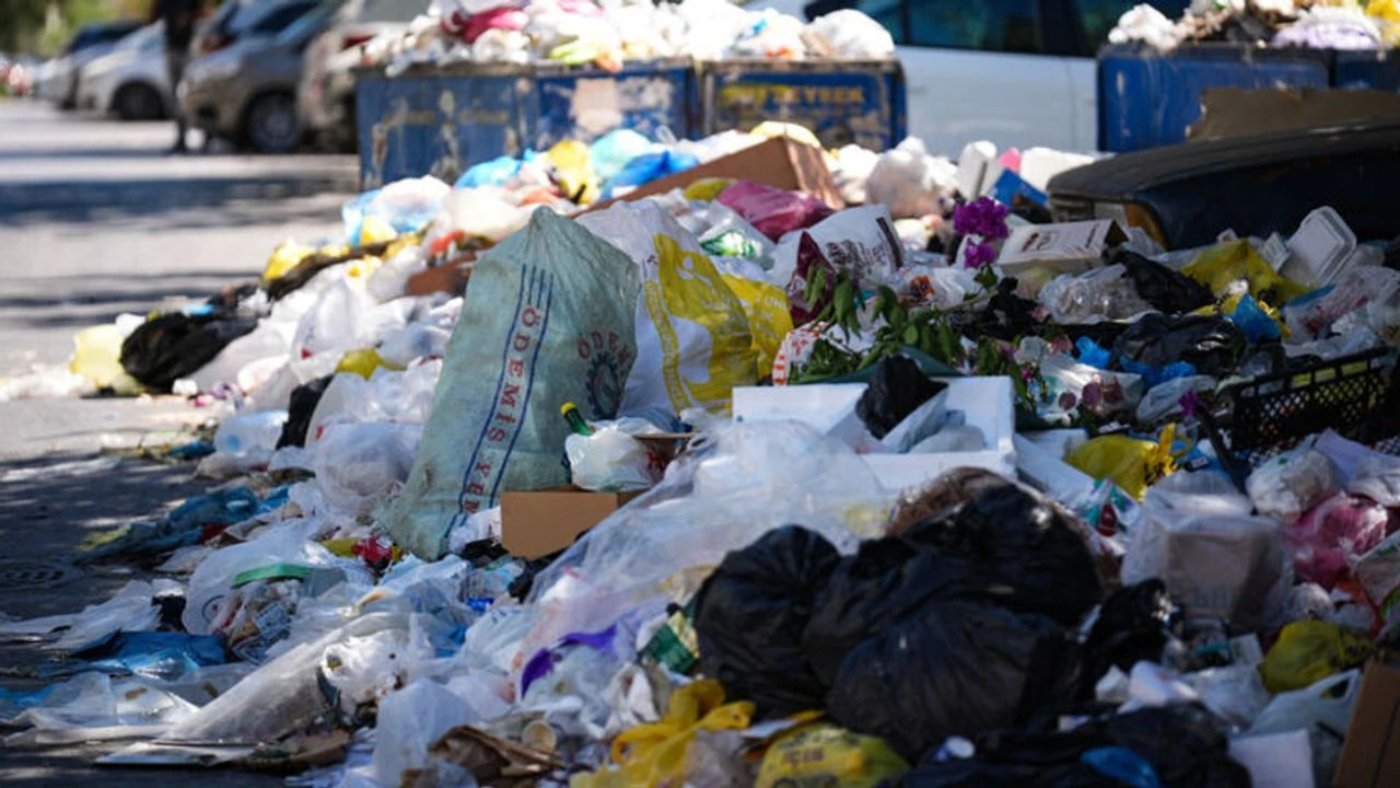 İçişleri Bakanlığı harekete geçti: İzmir'de çöpleri toplanmayan 3 CHP'li belediyeye inceleme